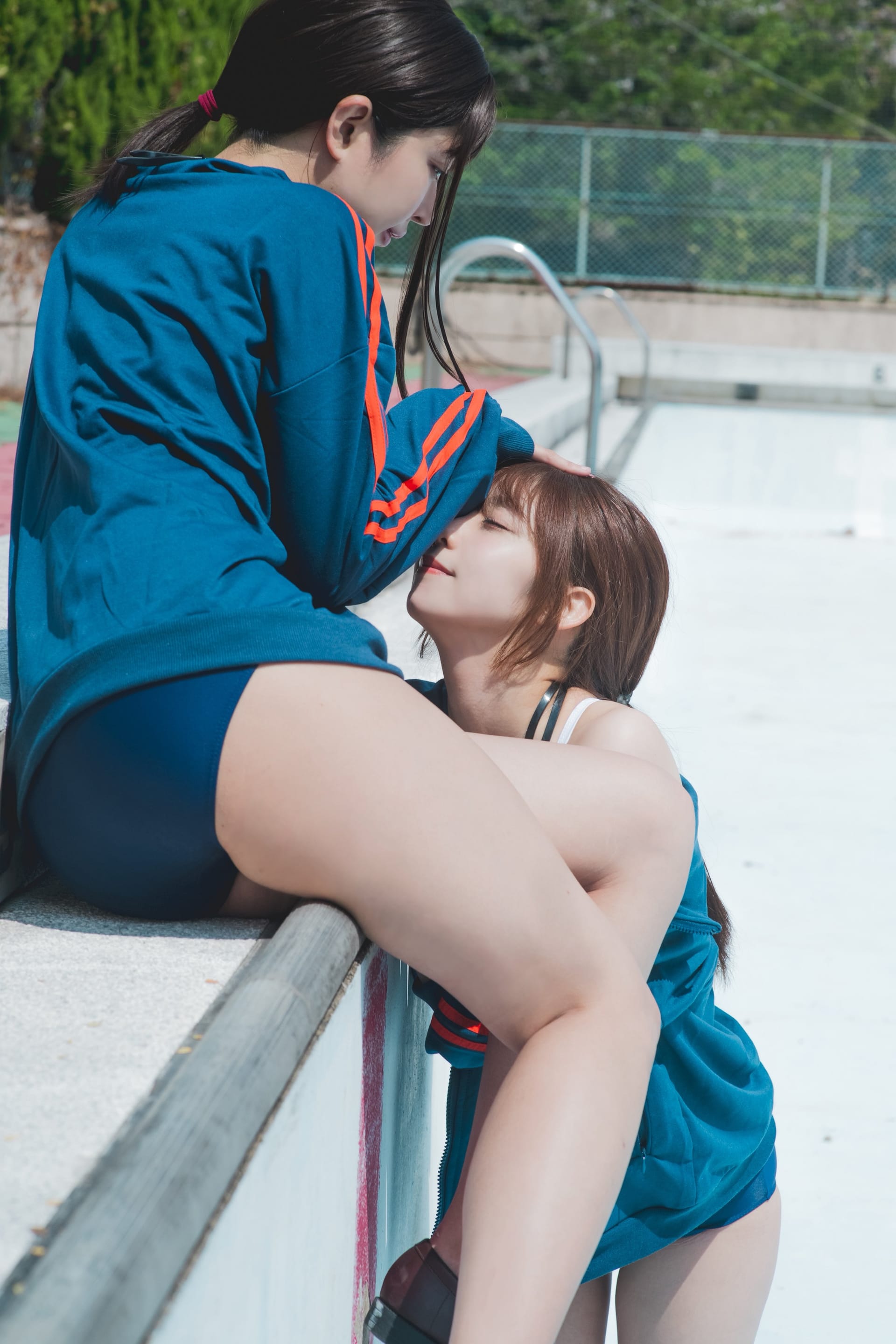 Ellie__A & Yanyan_cos - image used for topic illustration - They are not in a cult 